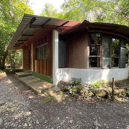 Hotel Ecologico Cabanas Del Lago El Estor Luaran gambar