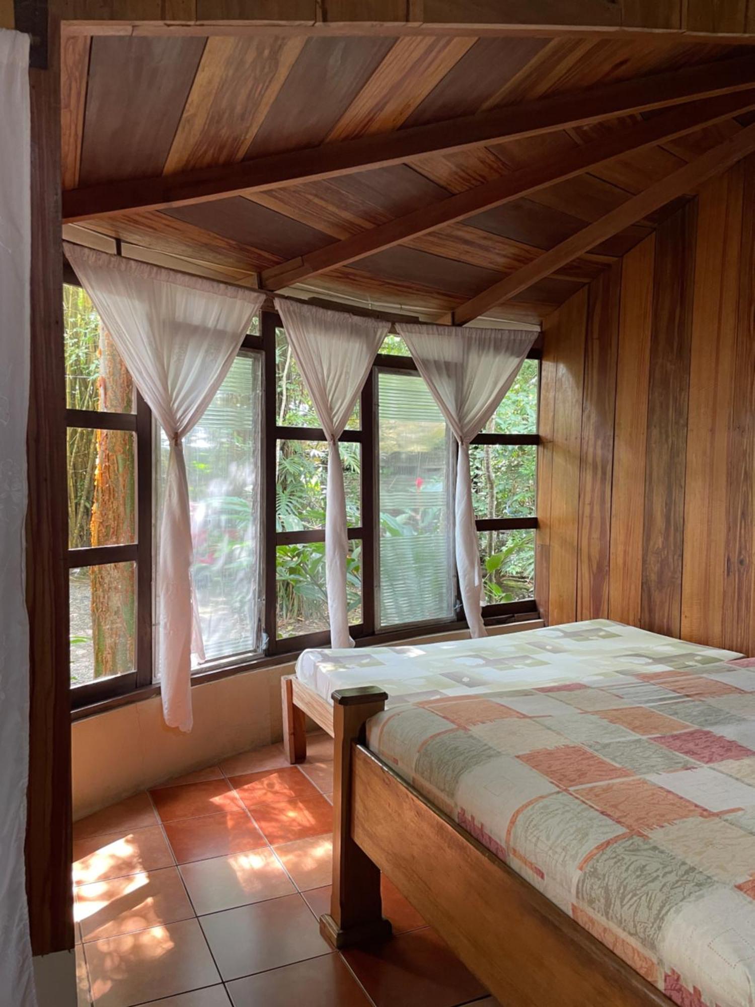 Hotel Ecologico Cabanas Del Lago El Estor Luaran gambar
