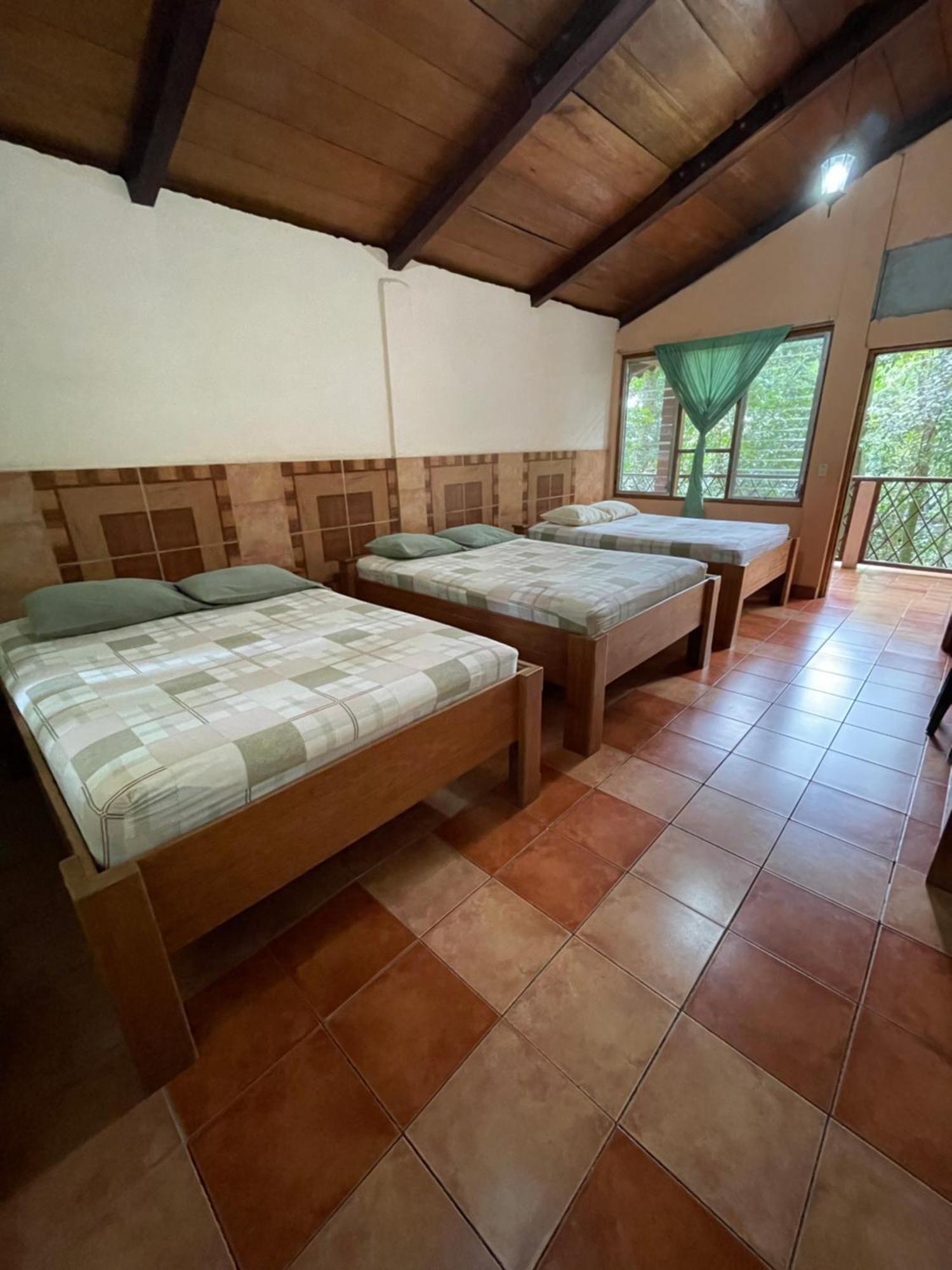 Hotel Ecologico Cabanas Del Lago El Estor Luaran gambar