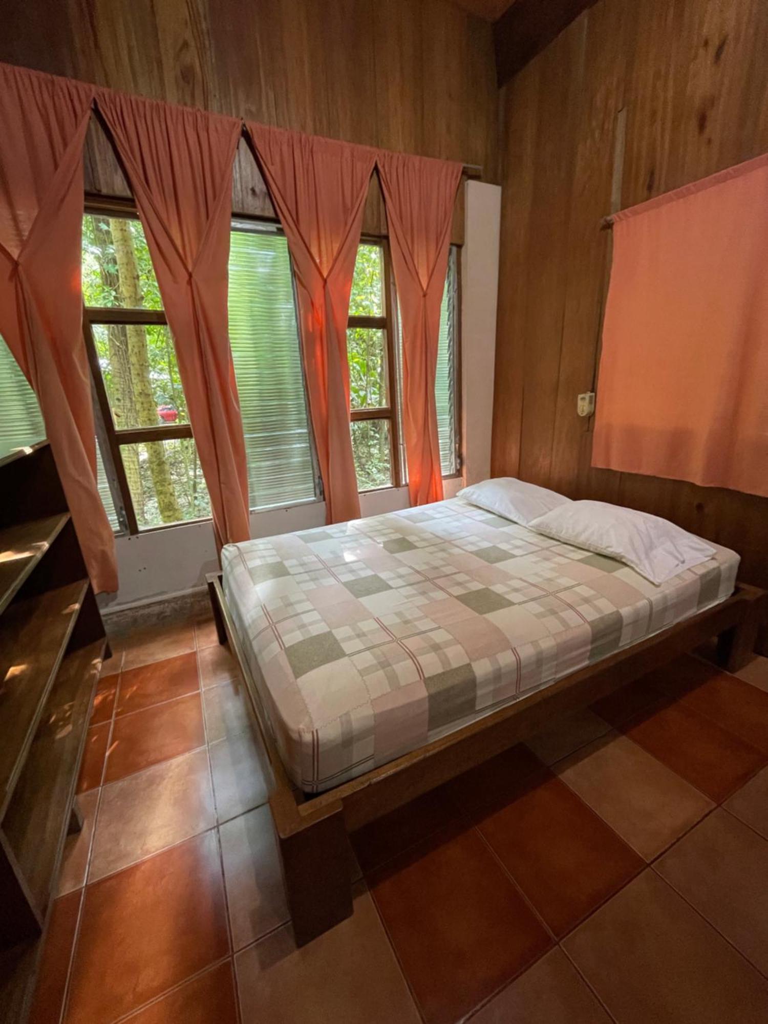 Hotel Ecologico Cabanas Del Lago El Estor Luaran gambar