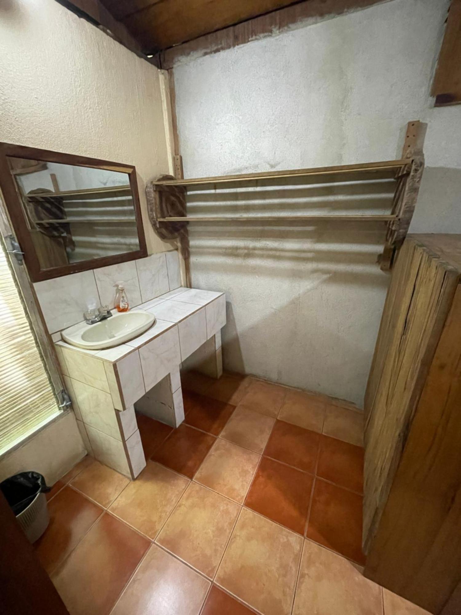 Hotel Ecologico Cabanas Del Lago El Estor Luaran gambar